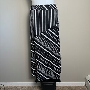 VAMP Women's Black/White Vintage Pull On A-Line Maxi‎ Skirt Size Small Geometric